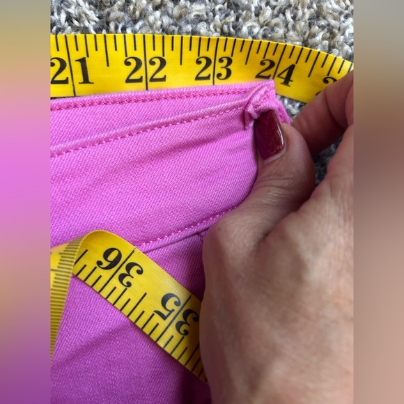 St. John’s Bay NWT Bubble Gum Pink Mid-Rise Plus size Capris 28W - Picture 4 of 9
